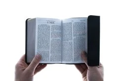 KJV Compact Reference Bible -Magnetic Closure -Books-Bible 100 0103 4