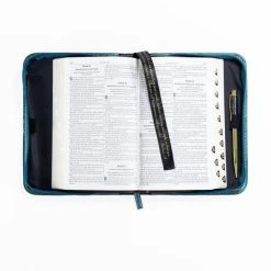 BC: Teal Everything In Love Medium -Books-Bible 124 0016 3