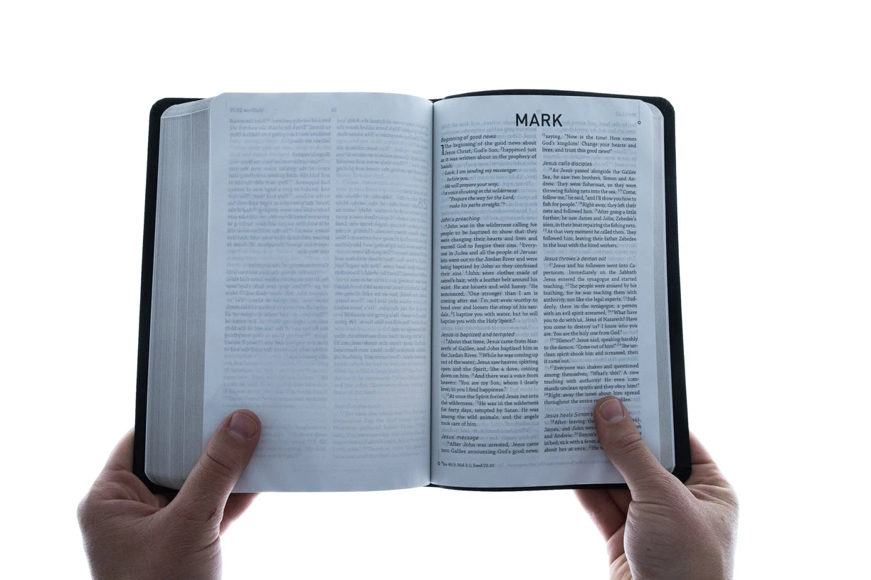 CEB Thinline Bible W/Apocrypha-Black DecoTone 5 CEB Thinline Bible W/Apocrypha-Black DecoTone - Image 3