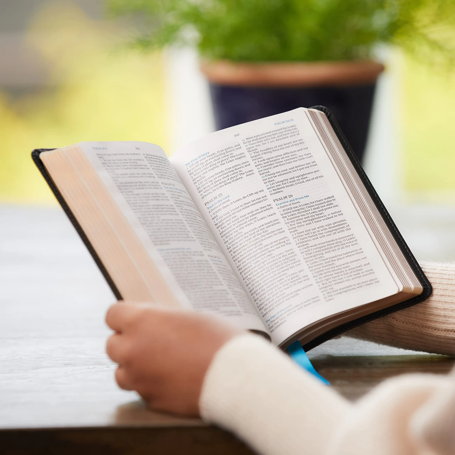 Nkjv, Compact Bible, MacLaren Series, Leathersoft, Black, Comfort Print: Holy B 4 Nkjv, Compact Bible, MacLaren Series, Leathersoft, Black, Comfort Print: Holy B - Image 2