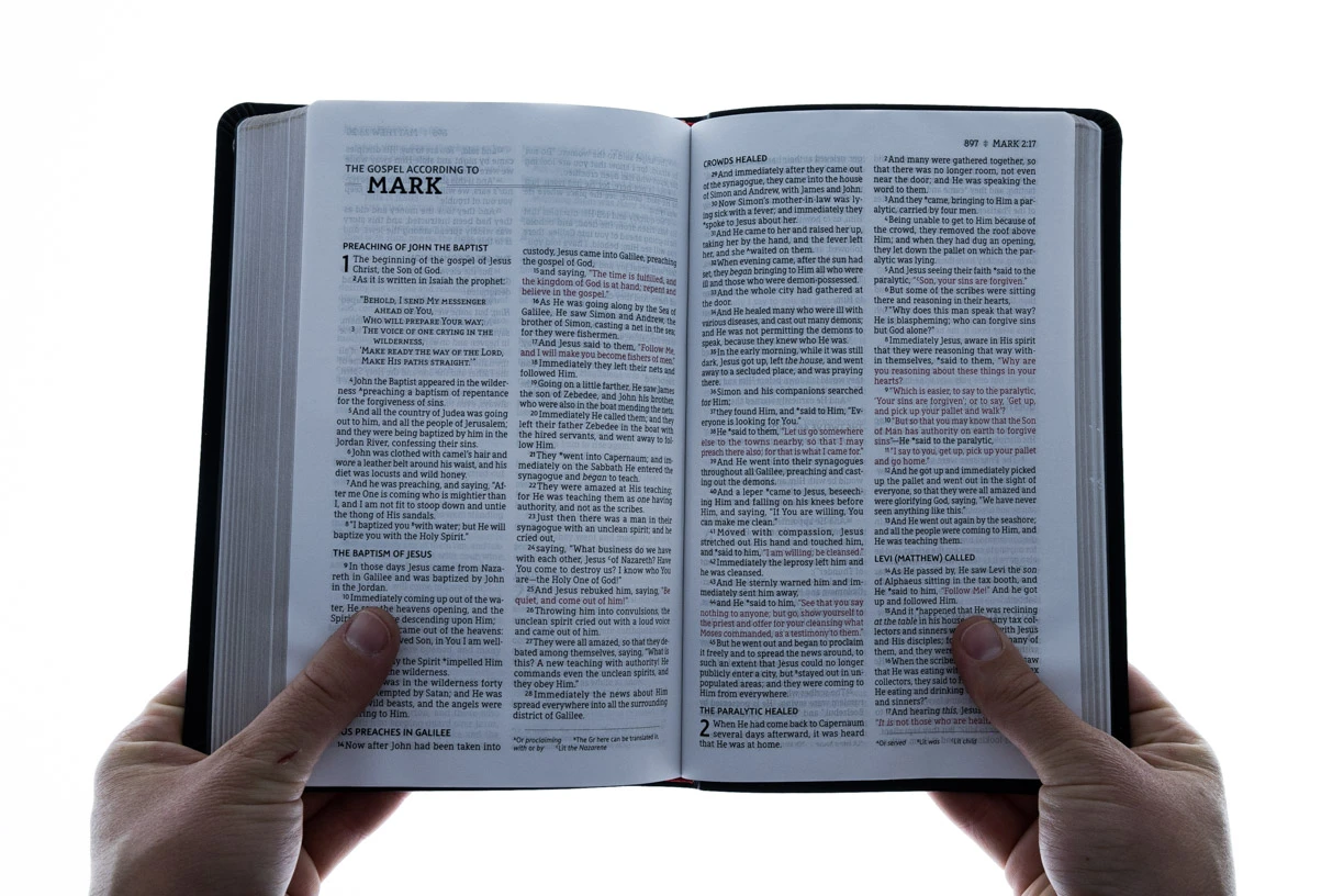 NASB, Thinline Bible, Bonded Leather, Black, Red Letter Edition 6 NASB, Thinline Bible, Bonded Leather, Black, Red Letter Edition - Image 4